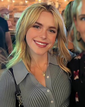 Kiernan Shipka OnlyFans Leak Picture - Thumbnail BTt6Bk3IEB