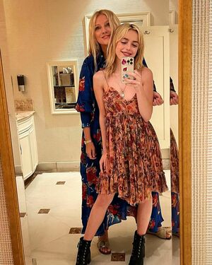 Kiernan Shipka OnlyFans Leak Picture - Thumbnail ChmvVJohVA