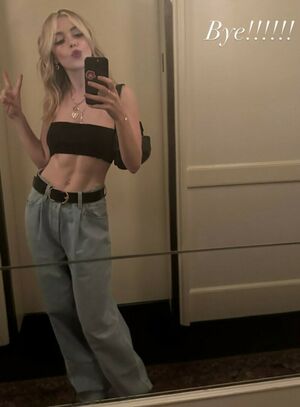 Kiernan Shipka OnlyFans Leak Picture - Thumbnail ColQ3xppOc