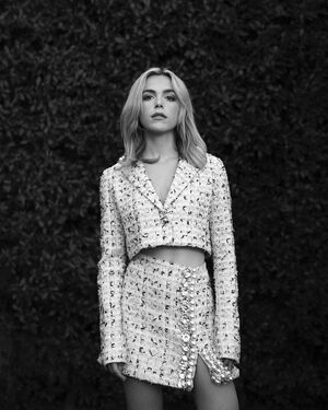 Kiernan Shipka OnlyFans Leak Picture - Thumbnail DO0qx60Ptr