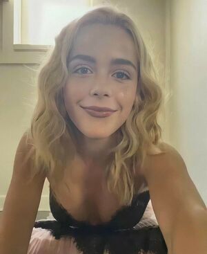 Kiernan Shipka OnlyFans Leak Picture - Thumbnail EWNvRDOvCK