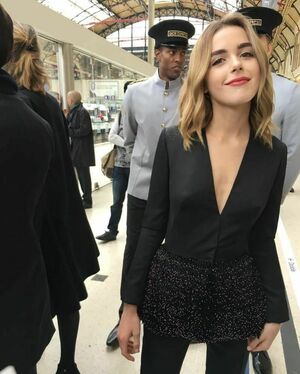 Kiernan Shipka OnlyFans Leak Picture - Thumbnail GaLKlyymli