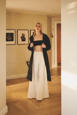 Kiernan Shipka OnlyFans Leak Picture - Thumbnail H5y9hoT3cJ