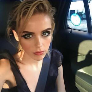 Kiernan Shipka OnlyFans Leak Picture - Thumbnail JdwSLBMAmw