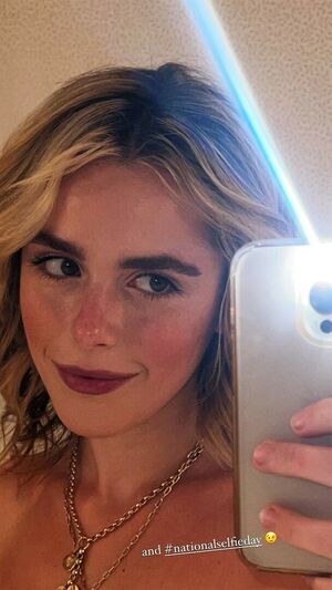 Kiernan Shipka OnlyFans Leak Picture - Thumbnail MyhYMwzXke