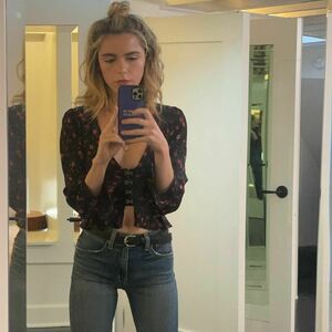 Kiernan Shipka OnlyFans Leak Picture - Thumbnail PD8XBAfsFX