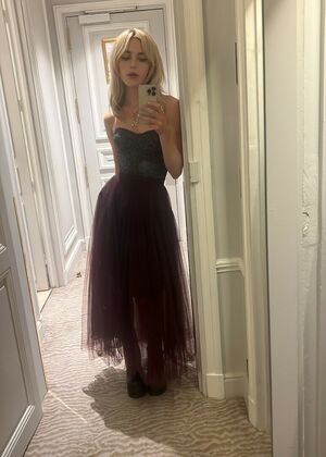 Kiernan Shipka OnlyFans Leak Picture - Thumbnail PJbFnLhmps