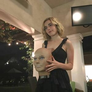 Kiernan Shipka OnlyFans Leak Picture - Thumbnail QlRgV5ZVig