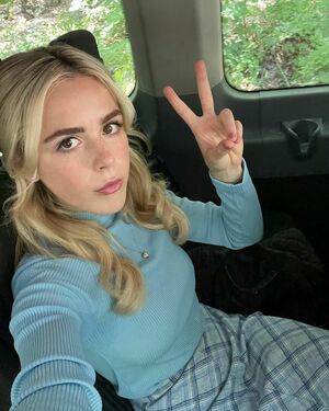 Kiernan Shipka OnlyFans Leak Picture - Thumbnail Rfw2SmngoC