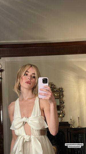 Kiernan Shipka OnlyFans Leak Picture - Thumbnail TAcVVqJTvn