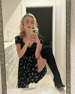 Kiernan Shipka OnlyFans Leak Picture - Thumbnail dcLqX3MOVf