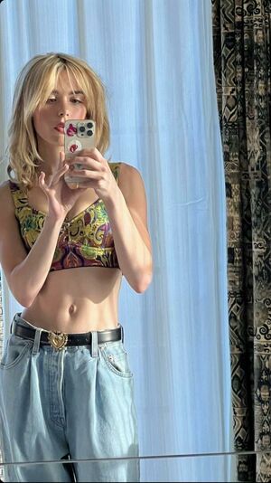 Kiernan Shipka OnlyFans Leak Picture - Thumbnail g3K8xb8db5