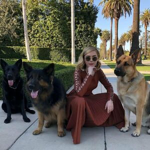 Kiernan Shipka OnlyFans Leak Picture - Thumbnail gL9N7j3tbv