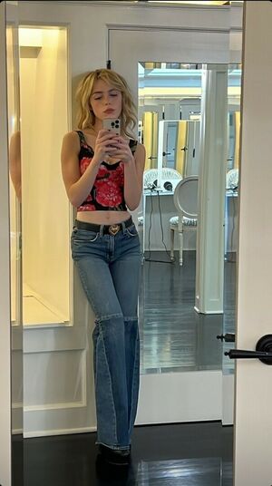 Kiernan Shipka OnlyFans Leak Picture - Thumbnail gTtyijqNr8