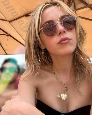 Kiernan Shipka OnlyFans Leak Picture - Thumbnail hBOq1KgJ3Q