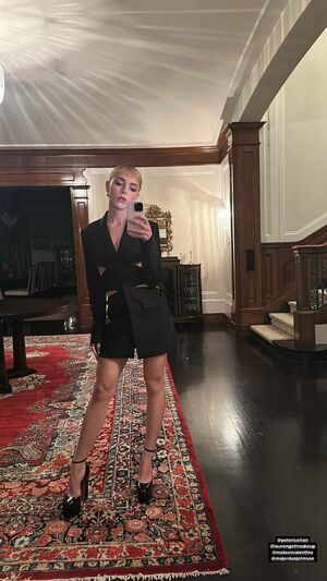 Kiernan Shipka OnlyFans Leak Picture - Thumbnail lJp3Ib63pj