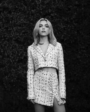 Kiernan Shipka OnlyFans Leak Picture - Thumbnail osPzYaSaQn