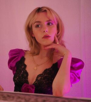 Kiernan Shipka OnlyFans Leak Picture - Thumbnail r8TBOe8QTk