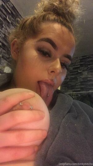 Kinkybitchx OnlyFans Leak Picture - Thumbnail IzJ7OFiuuZ