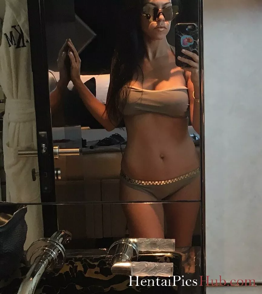 Kourtney Kardashian Nude OnlyFans Leak Photo 6R2Ez5mF0v