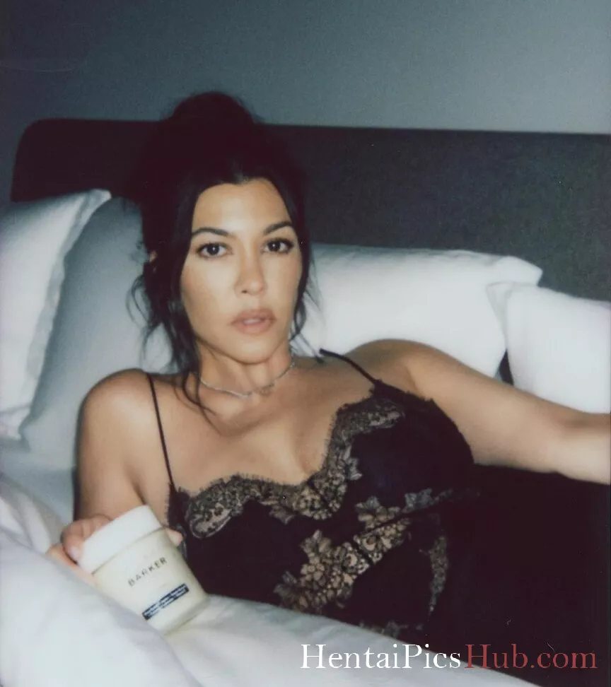 Kourtney Kardashian Nude OnlyFans Leak Photo IyNI31DdDG