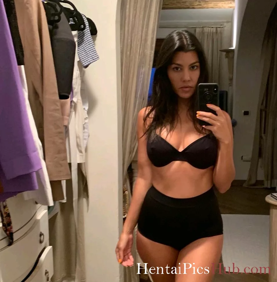 Kourtney Kardashian Nude OnlyFans Leak Photo KJH0szvdfH