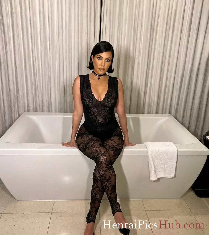 Kourtney Kardashian Nude OnlyFans Leak Photo W7G9KJKpnJ