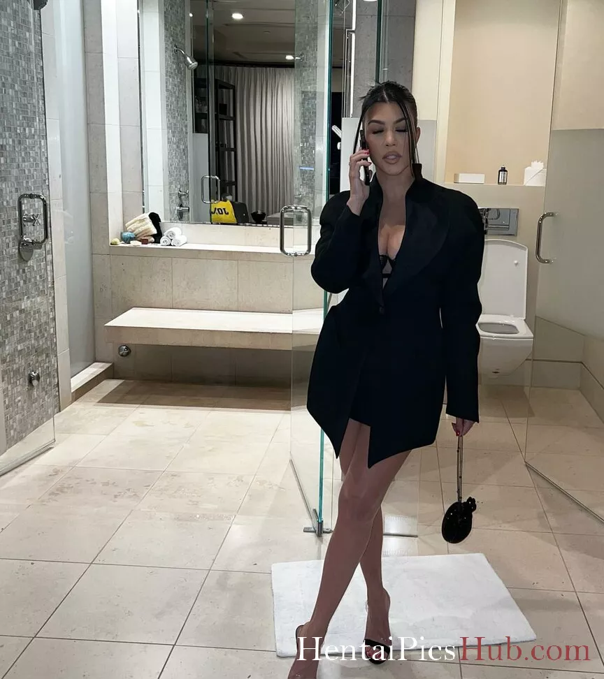 Kourtney Kardashian Nude OnlyFans Leak Photo YMK1gkx5Js