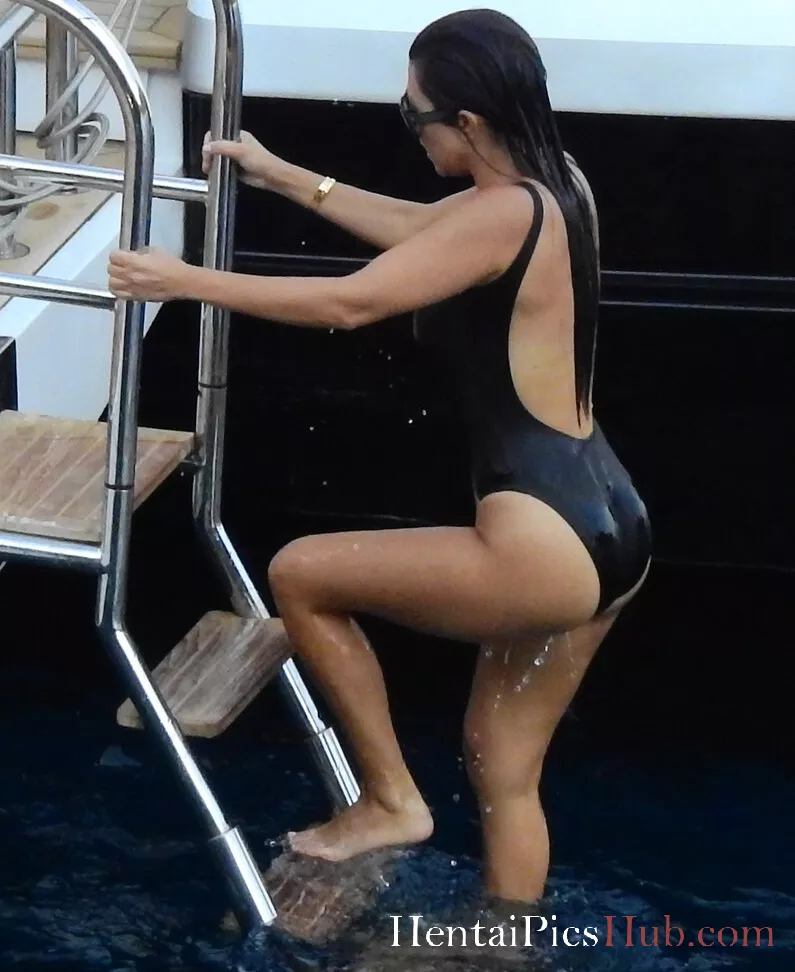 Kourtney Kardashian Nude OnlyFans Leak Photo e2D6hOIulu