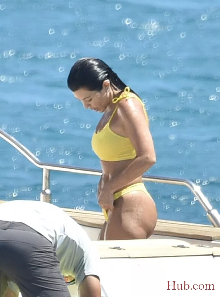 Kourtney Kardashian Nude OnlyFans Leak Photo px5Pbzd46c