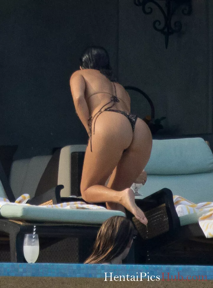 Kourtney Kardashian Nude OnlyFans Leak Photo tnoB2TiUus