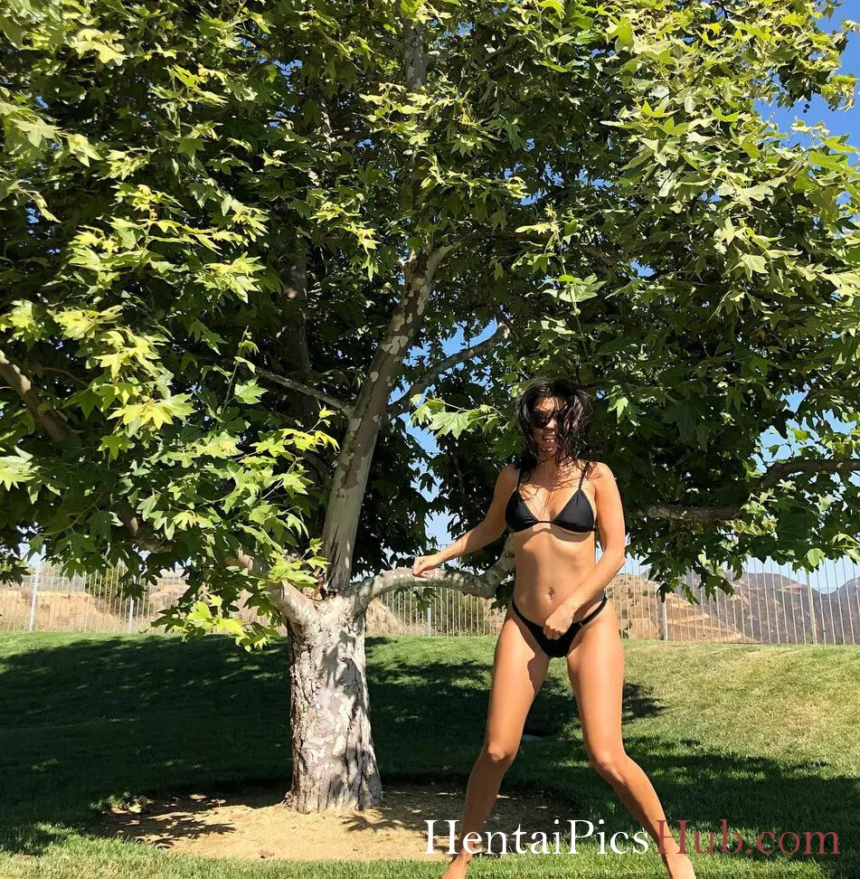 Kourtney Kardashian Nude OnlyFans Leak Photo vgkA2Tq2XX