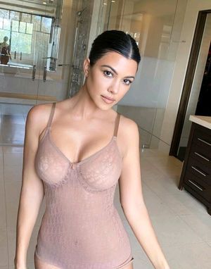 Kourtney Kardashian OnlyFans Leak Picture - Thumbnail 35wl4PNrvO