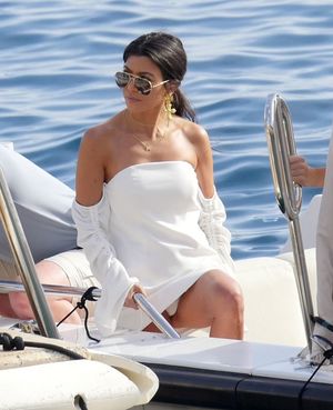 Kourtney Kardashian OnlyFans Leak Picture - Thumbnail 4U6uotuWVi