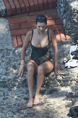 Kourtney Kardashian OnlyFans Leak Picture - Thumbnail 6vXcvZH0eo