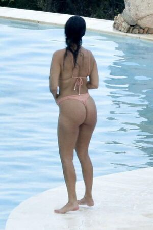 Kourtney Kardashian OnlyFans Leak Picture - Thumbnail 7OlbNdNI7c