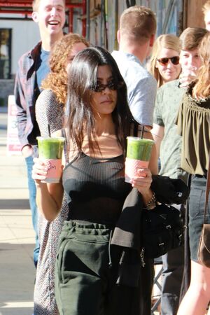 Kourtney Kardashian OnlyFans Leak Picture - Thumbnail 7yPOfCFab6