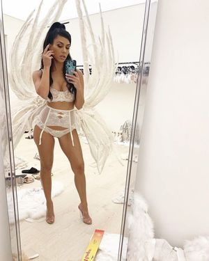 Kourtney Kardashian OnlyFans Leak Picture - Thumbnail AUchovfSHP