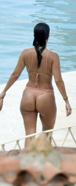 Kourtney Kardashian OnlyFans Leak Picture - Thumbnail B3835Pm6xk