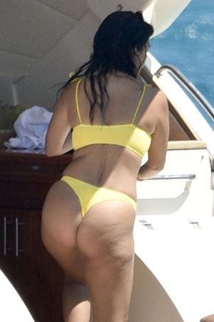 Kourtney Kardashian OnlyFans Leak Picture - Thumbnail C5s4tzkTOT