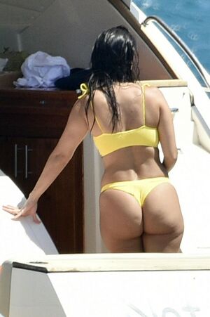 Kourtney Kardashian OnlyFans Leak Picture - Thumbnail EdSJhphkyV