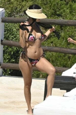 Kourtney Kardashian OnlyFans Leak Picture - Thumbnail HYM31J2vwI