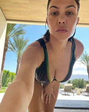 Kourtney Kardashian OnlyFans Leak Picture - Thumbnail Ic9LoFzgHz