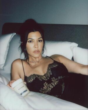 Kourtney Kardashian OnlyFans Leak Picture - Thumbnail IyNI31DdDG