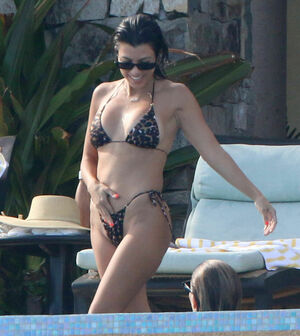 Kourtney Kardashian OnlyFans Leak Picture - Thumbnail JKCo7p2bjk