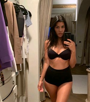 Kourtney Kardashian OnlyFans Leak Picture - Thumbnail KJH0szvdfH