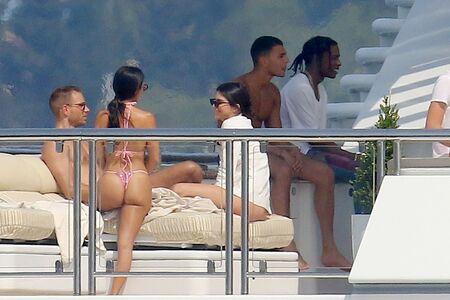 Kourtney Kardashian OnlyFans Leak Picture - Thumbnail KpOj7ip8zV