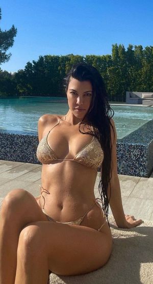 Kourtney Kardashian OnlyFans Leak Picture - Thumbnail Qj2ufMni0w