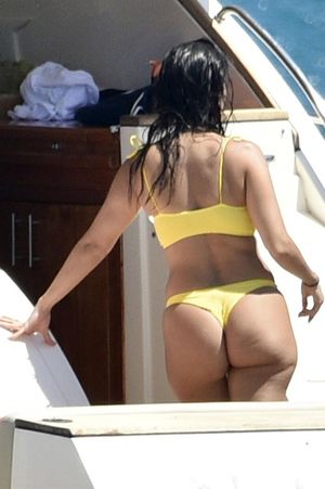 Kourtney Kardashian OnlyFans Leak Picture - Thumbnail R2RB5WTDNl