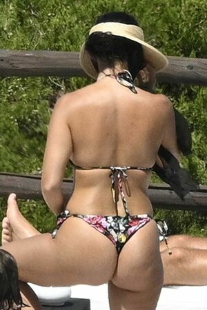 Kourtney Kardashian OnlyFans Leak Picture - Thumbnail RcrPl2pIb4